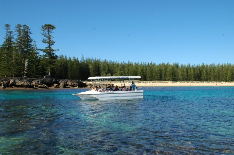 glass bottom boat tour on norfolk island