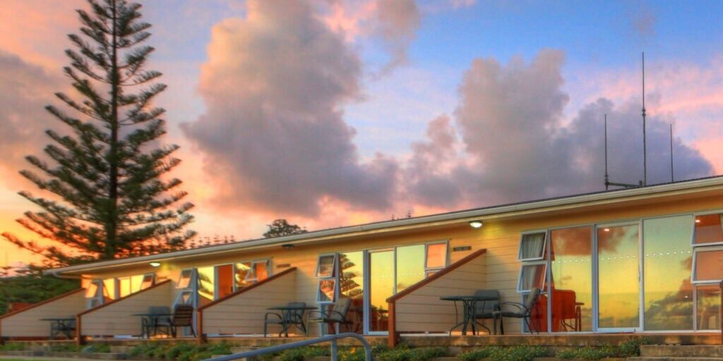 Islander Lodge Exterior